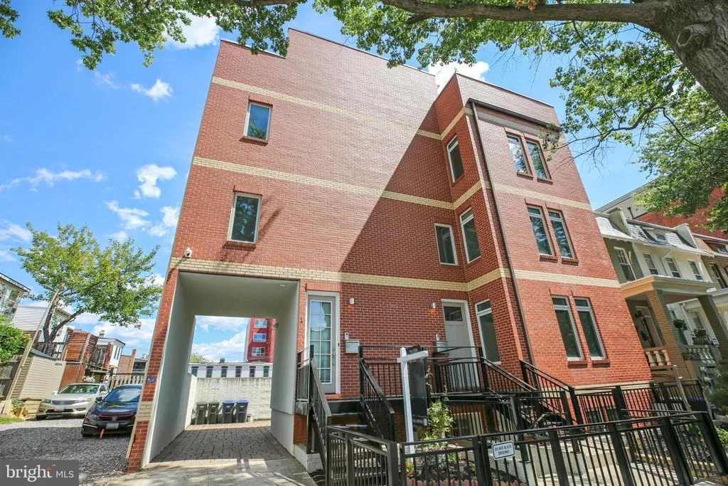 Photo of 915 3RD STREET NE