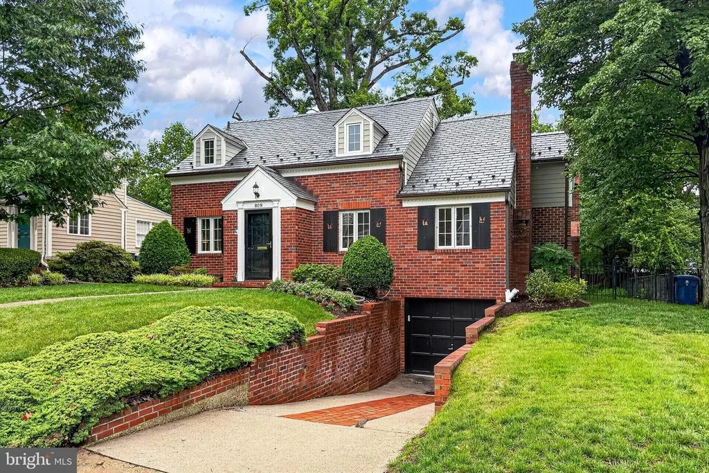 Photo of 809 ENDERBY DRIVE