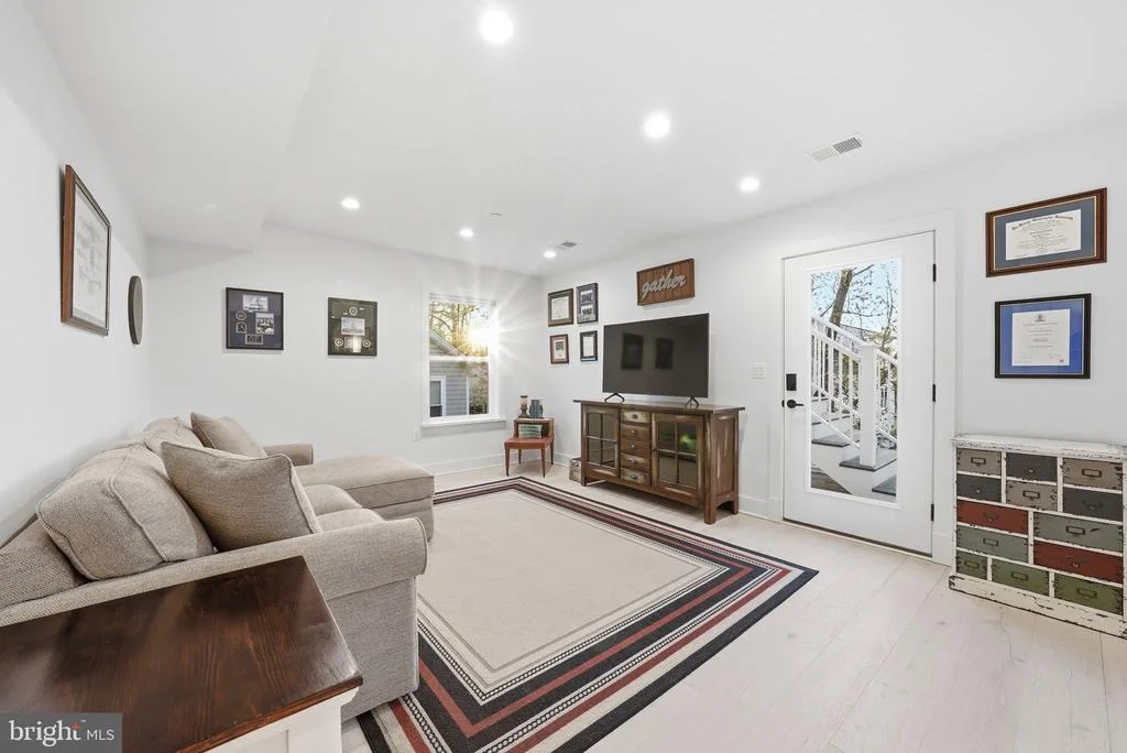 Photo of 1422 HOWARD ROAD