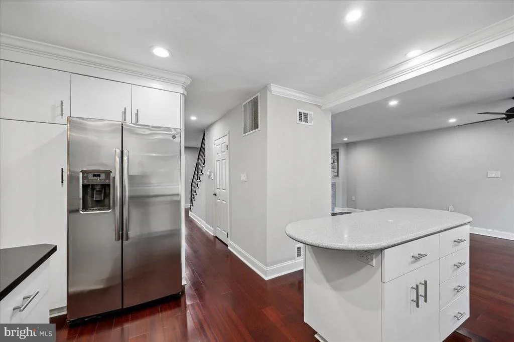Photo of 6 CRESTVIEW COURT