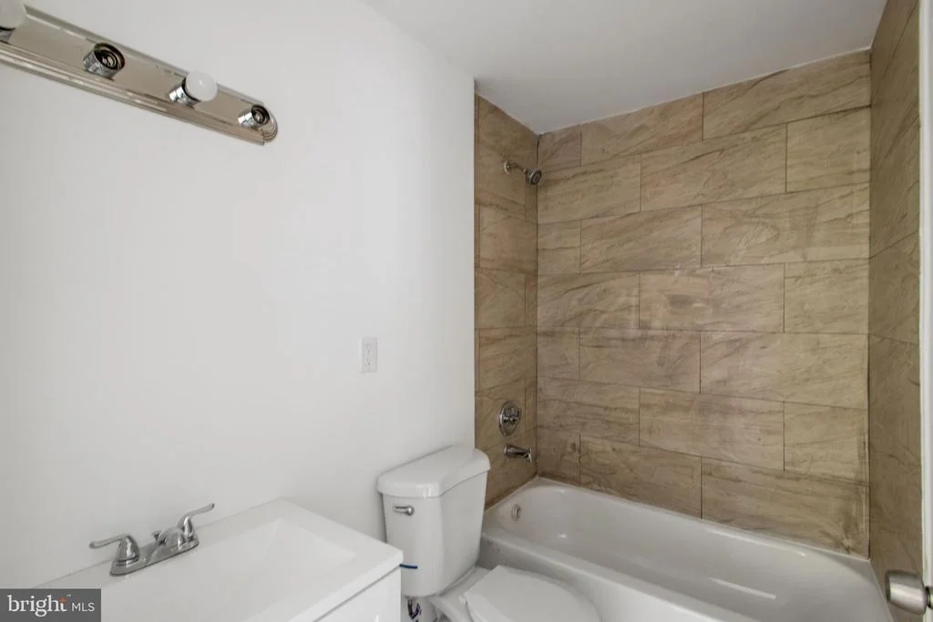 Photo of 5327 HAMLIN AVENUE