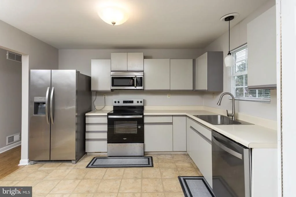 Photo of 805 ROLLING RIDGE DRIVE