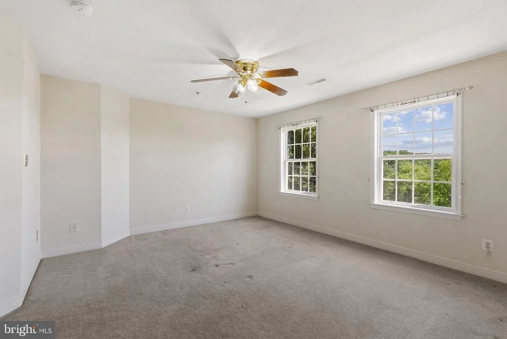 Photo of 915 ZENITH DRIVE