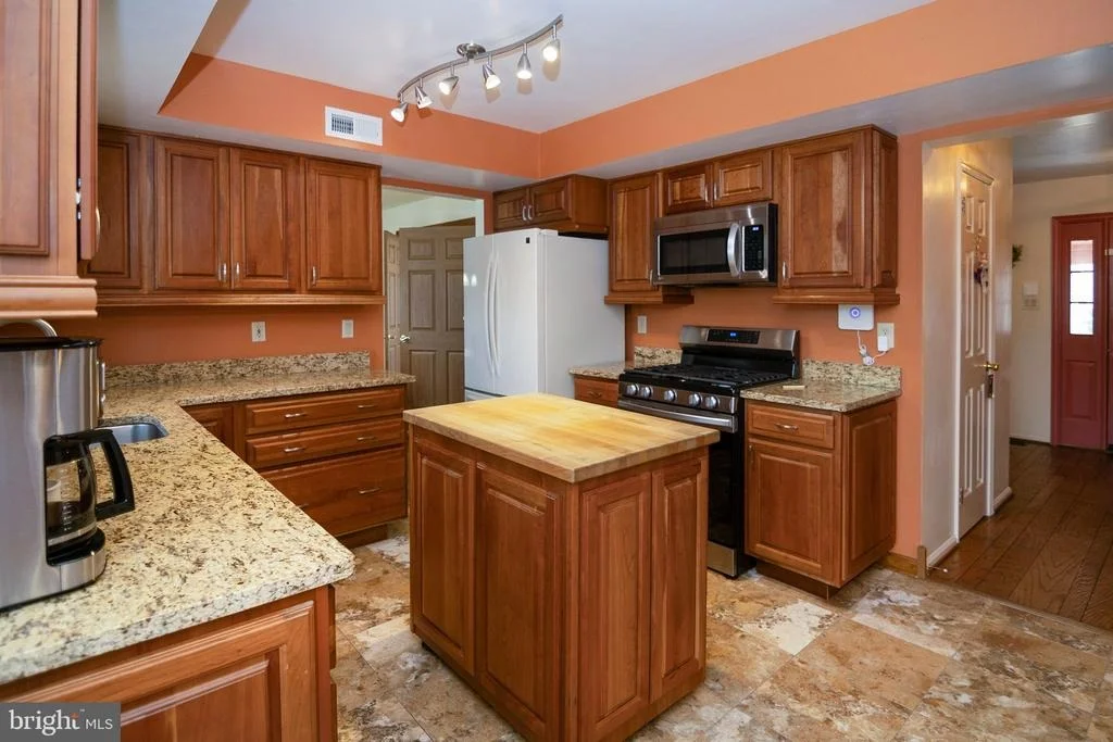 Photo of 18 ABERDEEN DRIVE