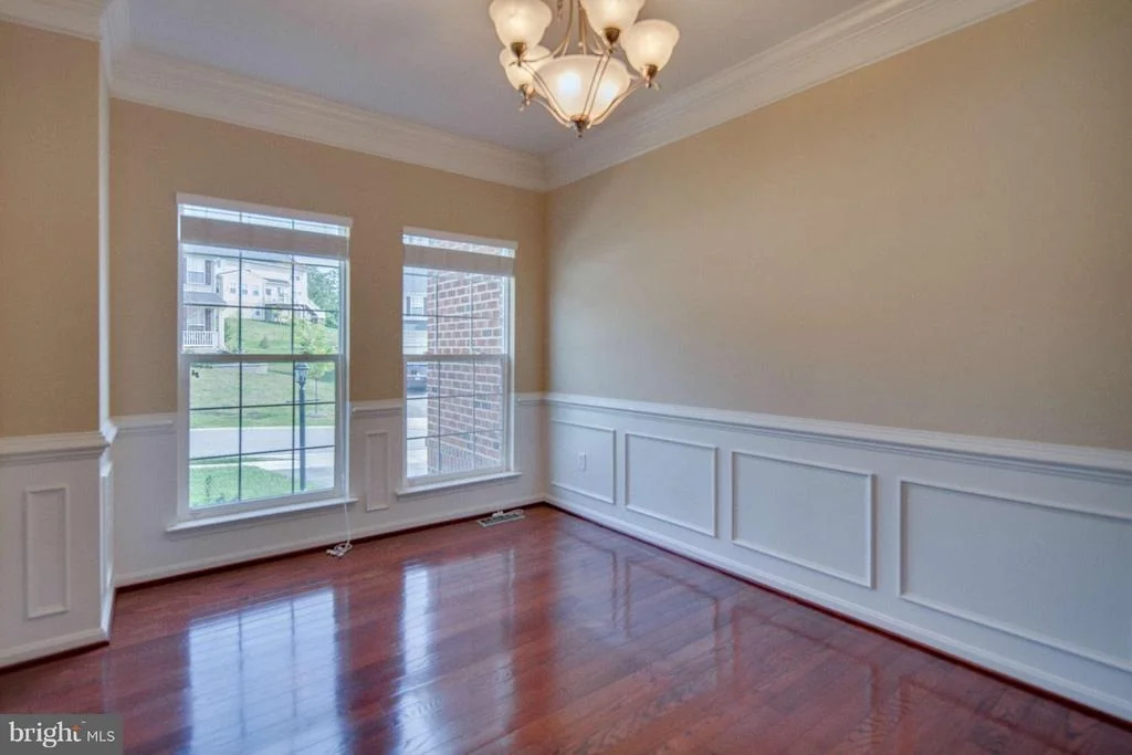 Photo of 5926 FAIRLEE ROAD