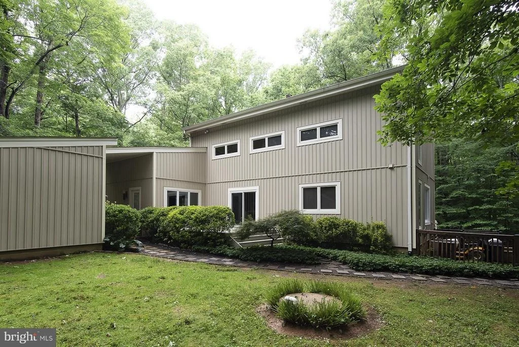 Photo of 7101 WOLF DEN ROAD