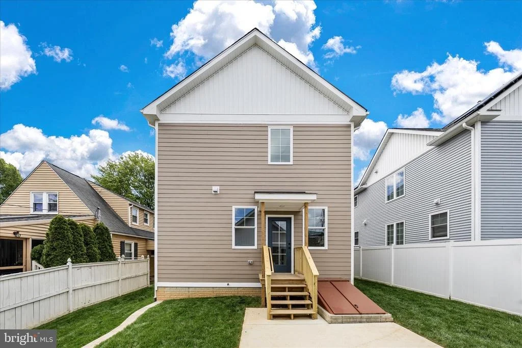 Photo of 109 W 13TH STREET