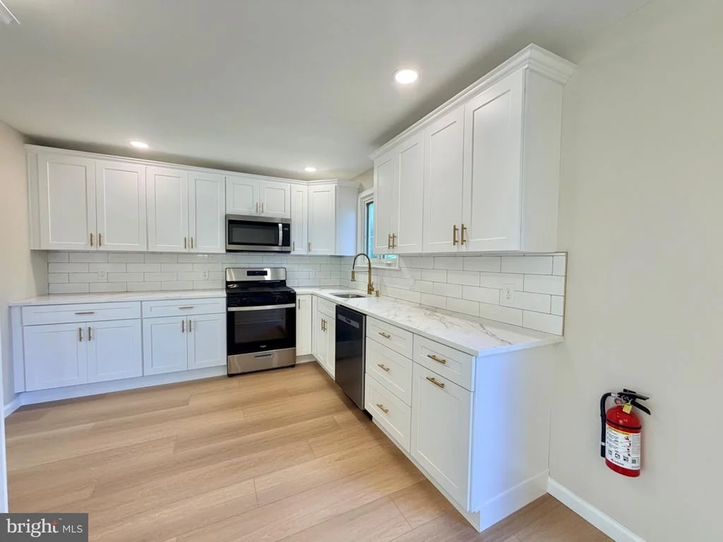 Photo of 806 SUNSET DRIVE