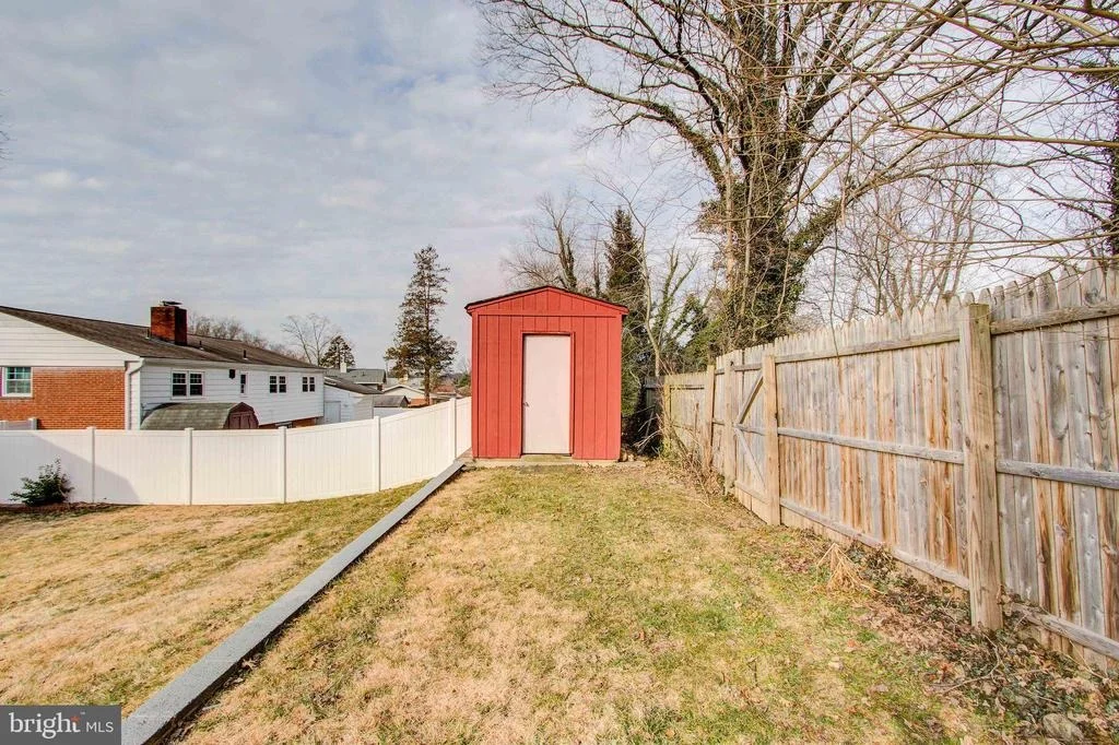 Photo of 606 BURNT MILLS AVENUE