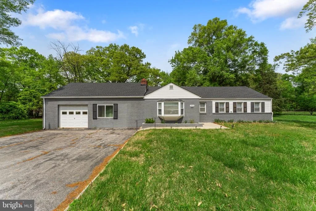 Photo of 10523 MOORES LANE