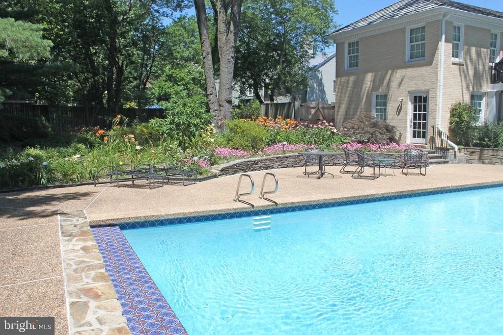 Photo of 6305 STONEHAM LANE