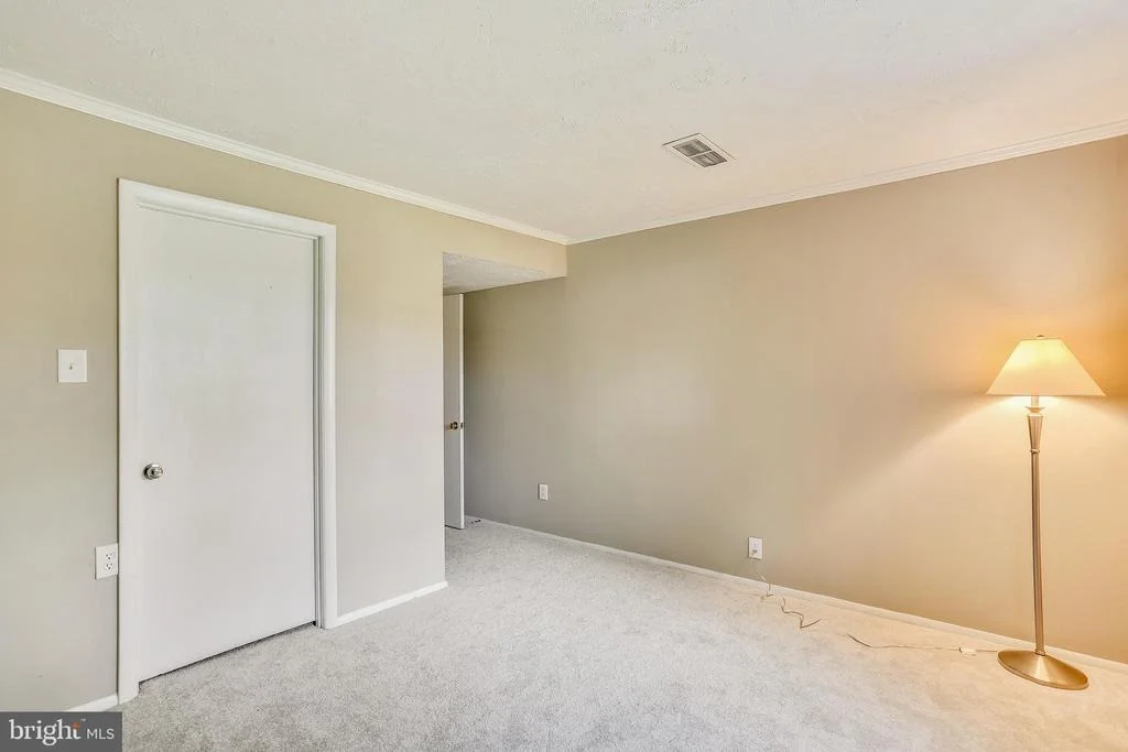 Photo of 19005 PLUMMER DRIVE