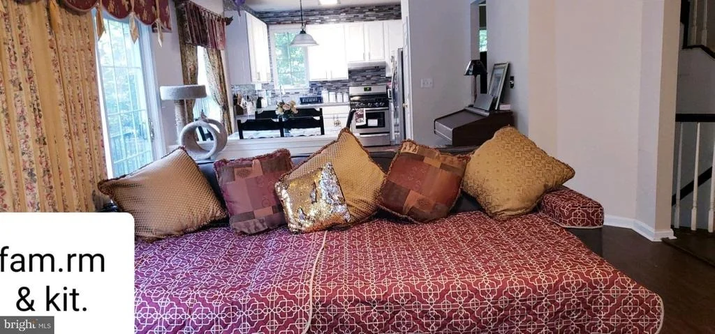 Photo of 9210 FOX PARK ROAD