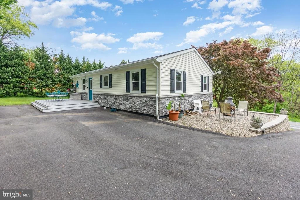 Photo of 2585 RED TOAD ROAD