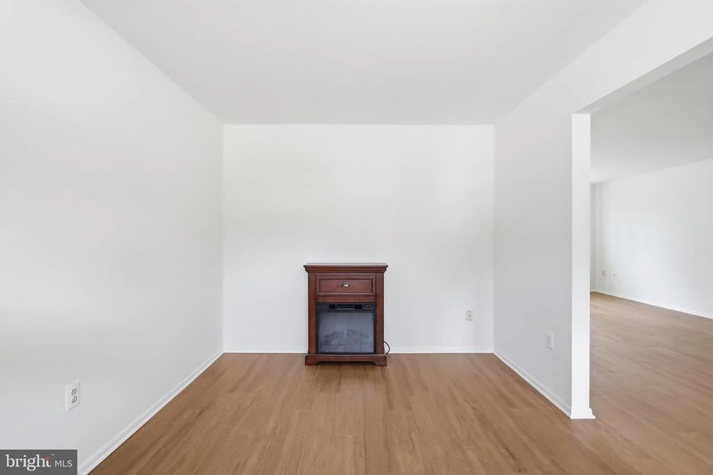 Photo of 5661 CRABAPPLE DRIVE