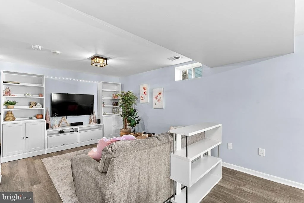 Photo of 945 DEVONSHIRE CIRCLE