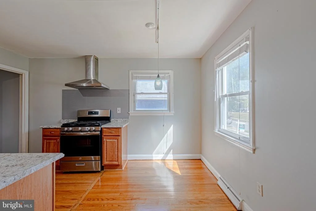 Photo of 3706 MACTAVISH AVENUE