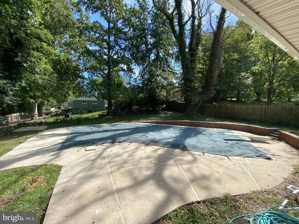 Photo of 6002 MIDDLETON LANE