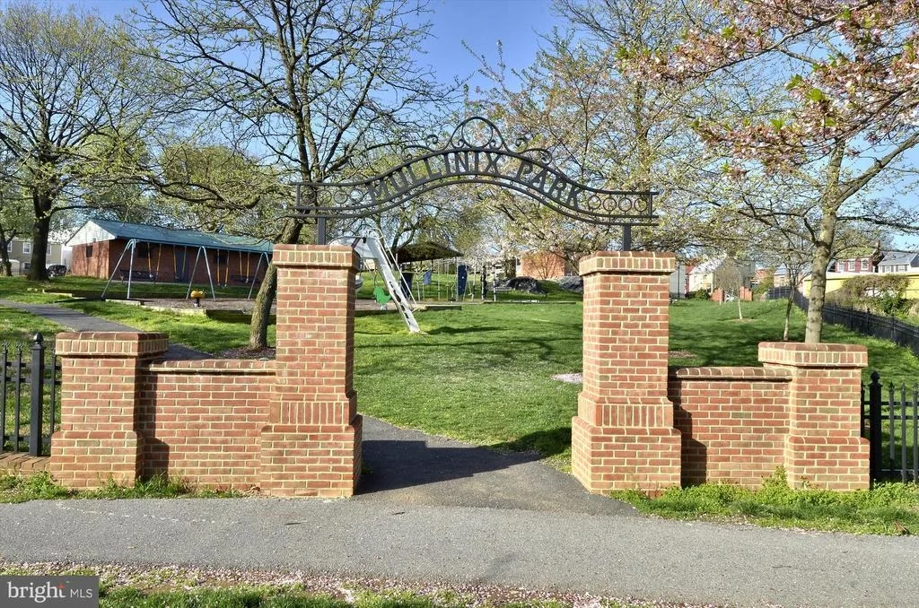 Photo of 417 WHITE OAK PLACE