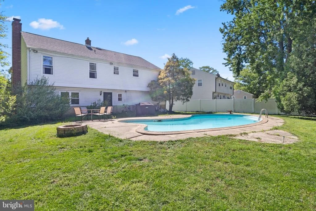 Photo of 112 WILLIAMSBURG WAY