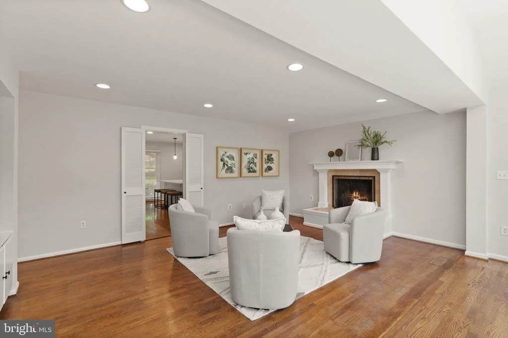 Photo of 2037 DURAND DRIVE