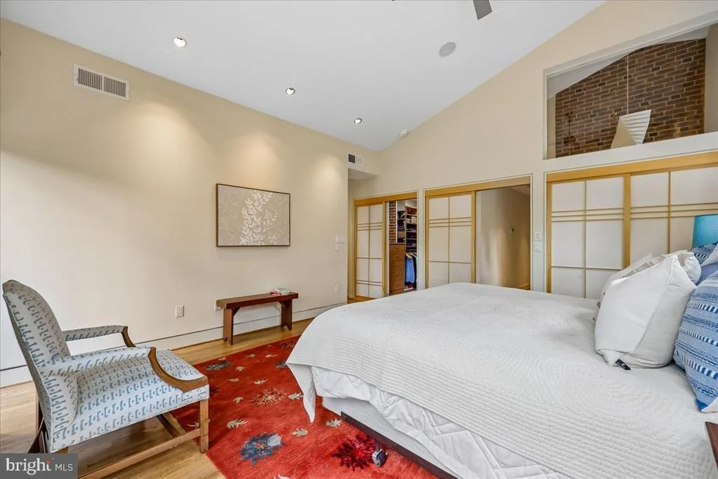 Photo of 1212 WOODSIDE PARKWAY