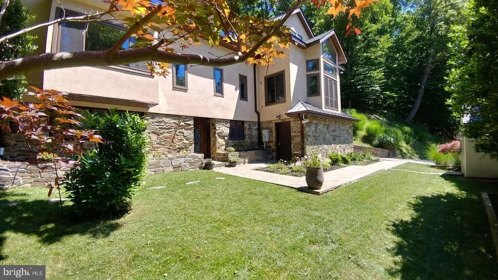 Photo of 9919 MACARTHUR BOULEVARD