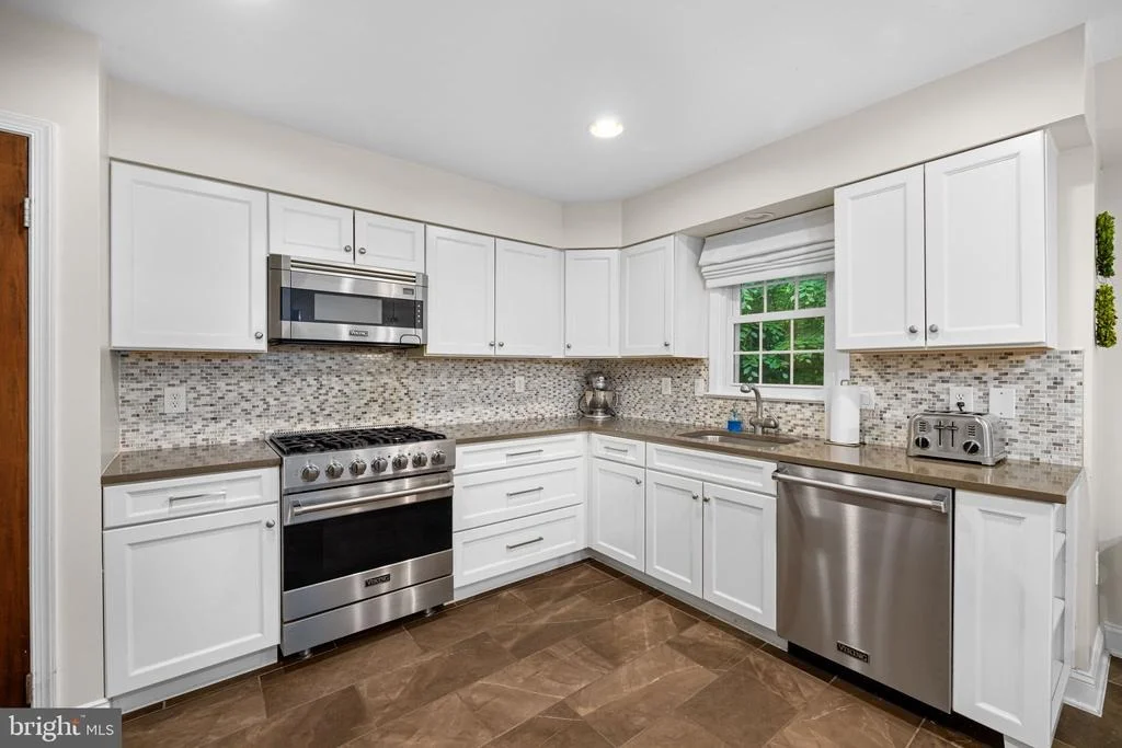 Photo of 9206 NORTHEDGE DRIVE