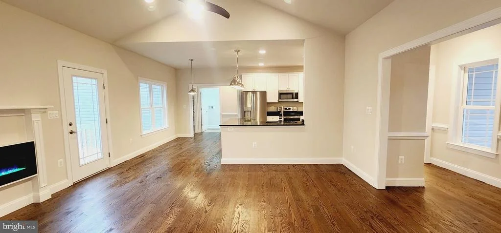 Photo of 7946 ROGUES ROAD