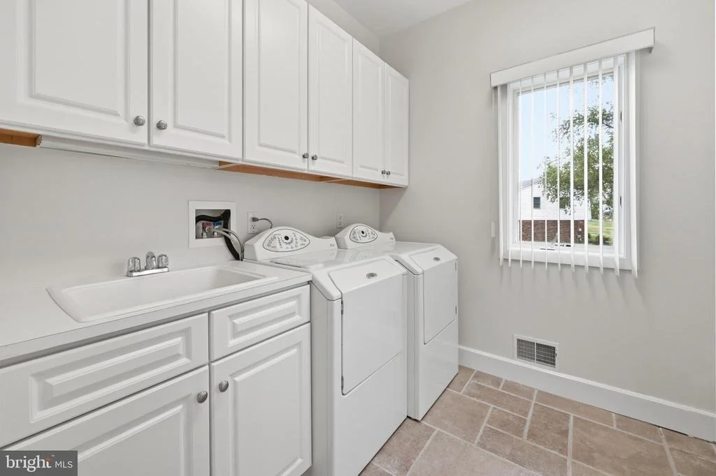 Photo of 160 CLIFFVIEW DRIVE