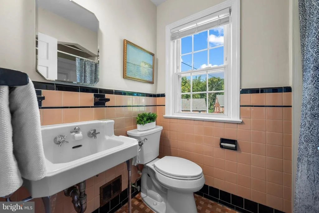Photo of 1667 PRIMROSE ROAD NW