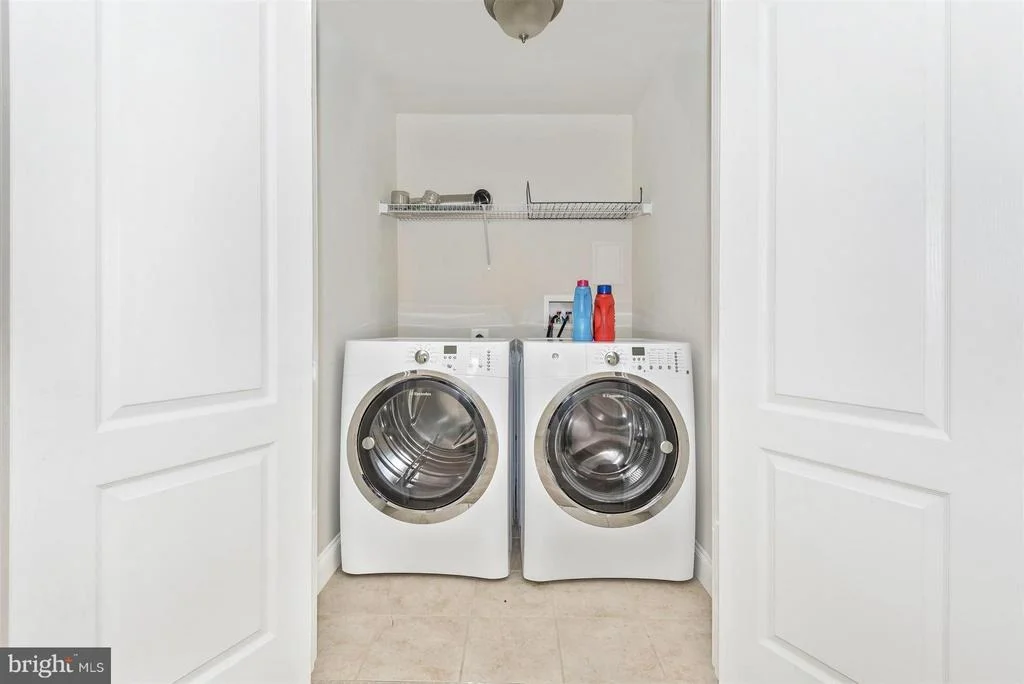 Photo of 40 6TH STREET W