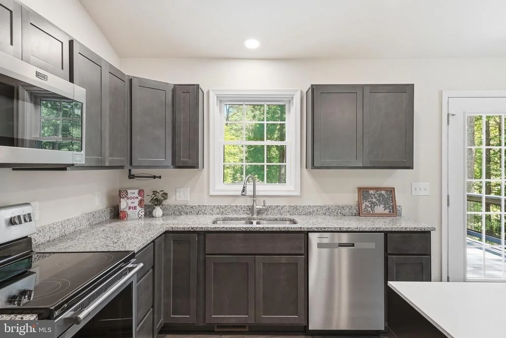 Photo of 898 SEVILLE RD.