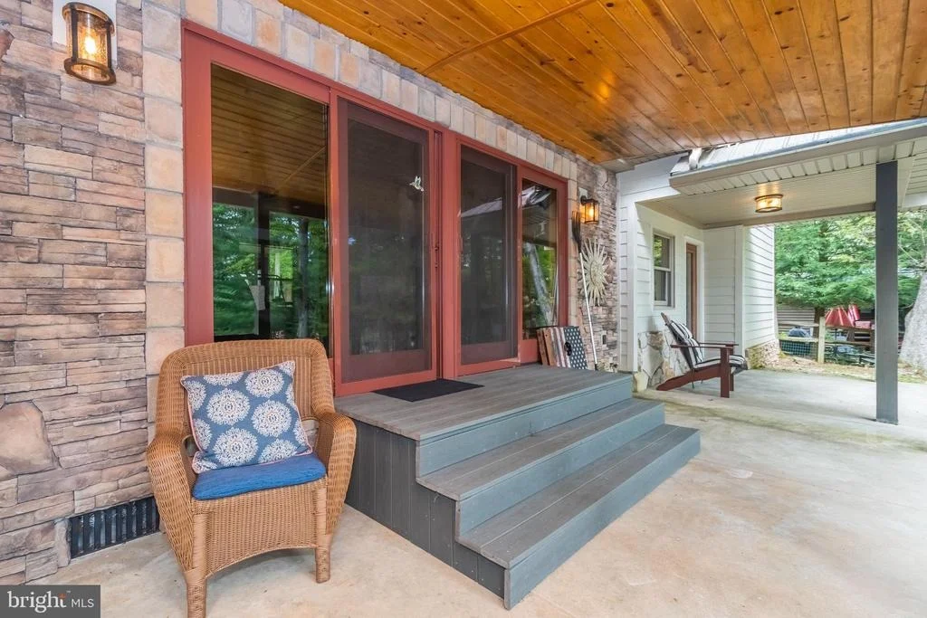 Photo of 495 WHITE OAK DRIVE
