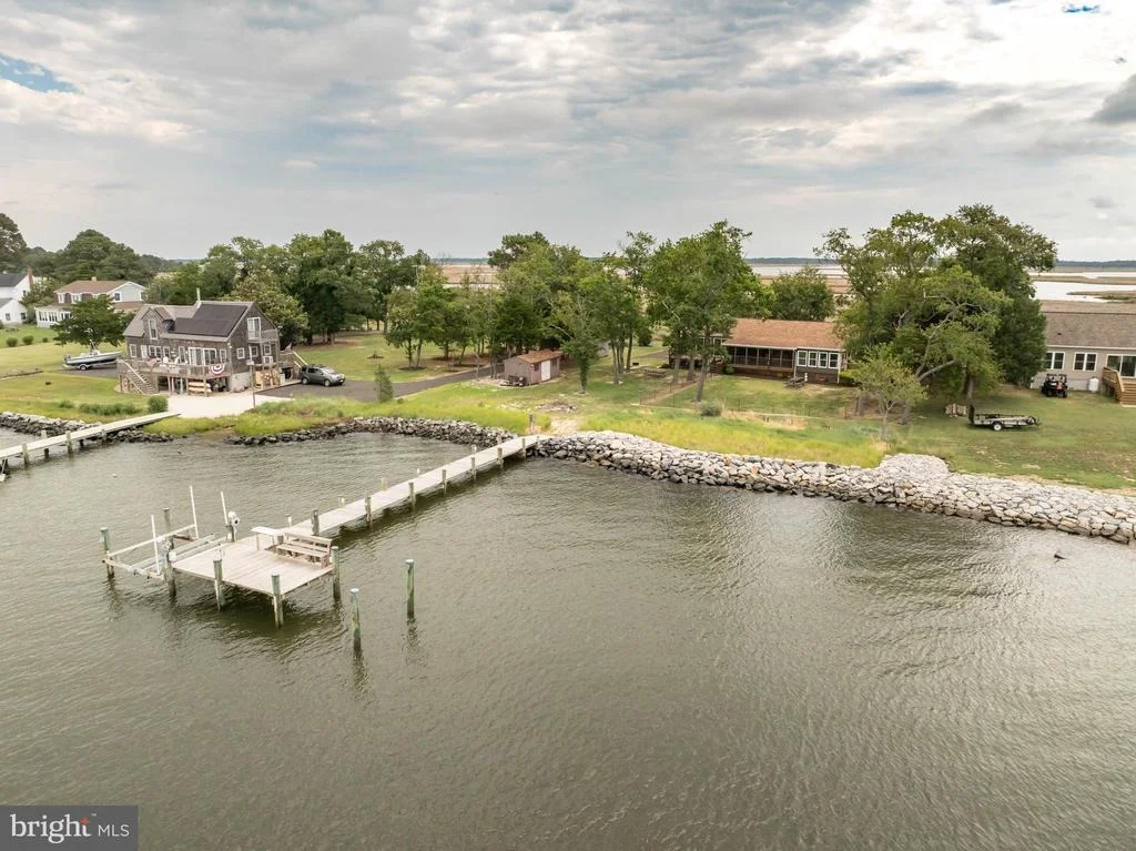Photo of 7940 RIVERVIEW ROAD