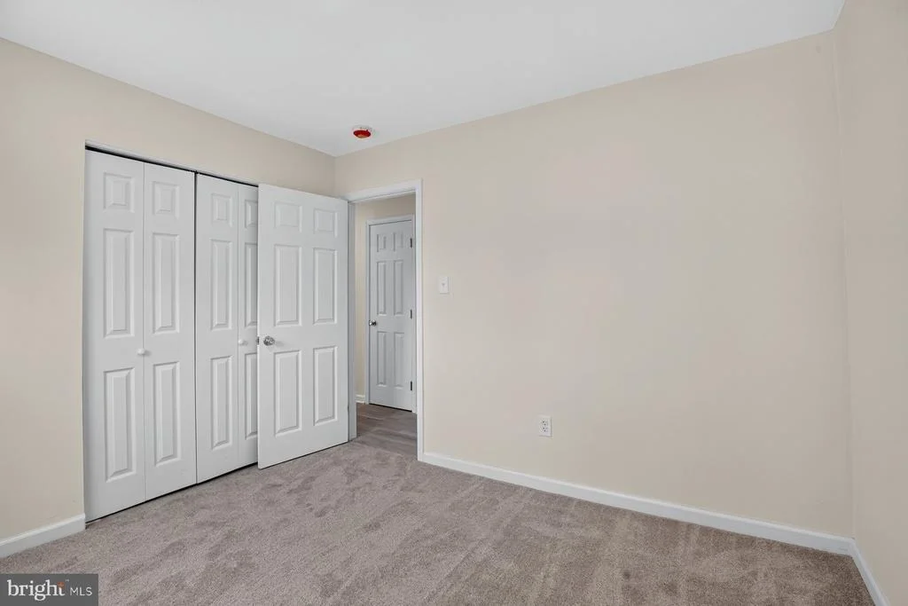 Photo of 6204 AUTH ROAD