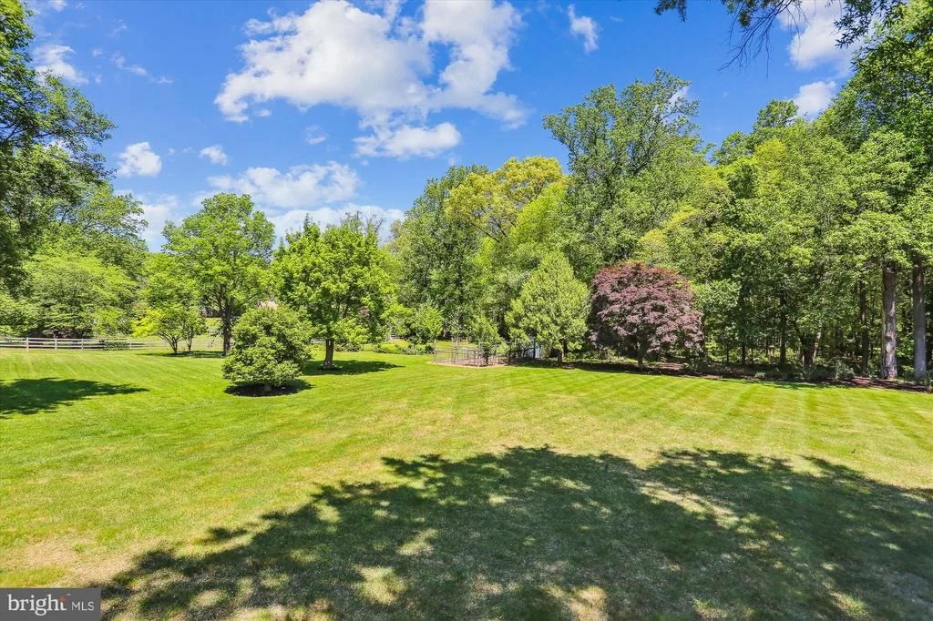 Photo of 18521 AZALEA DRIVE