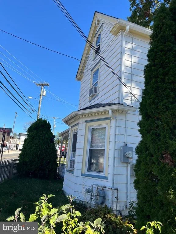 Photo of 2 EAST AVENUE