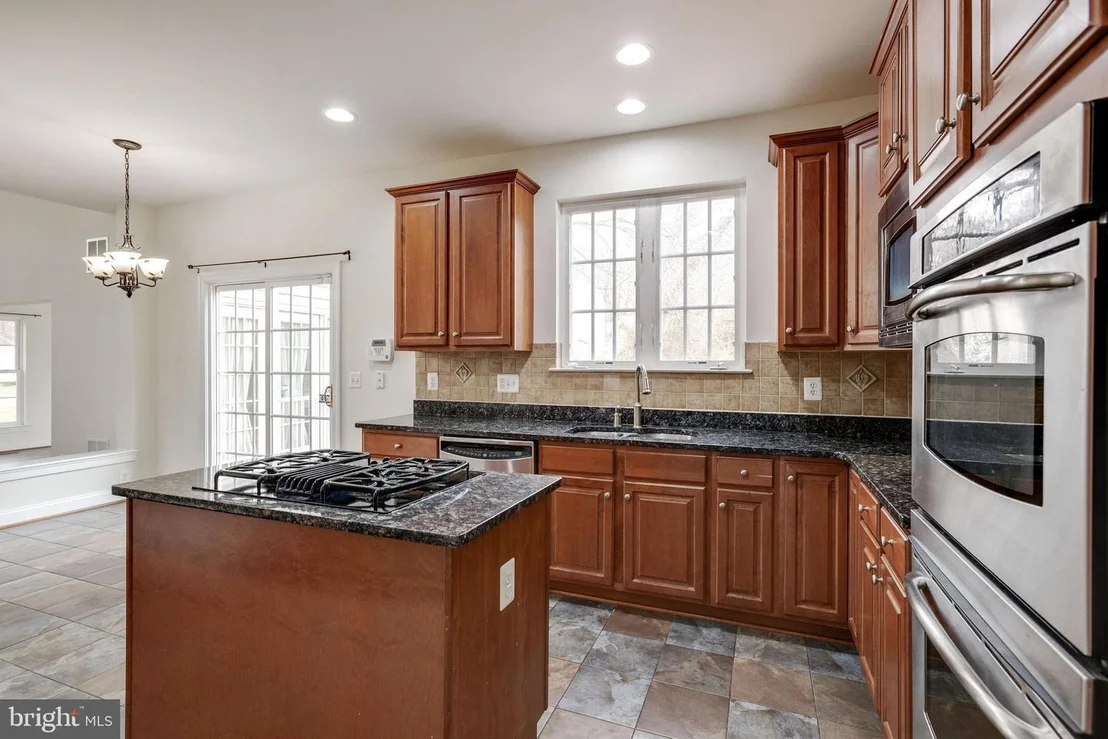 Photo of 19237 POTOMAC CREST DRIVE