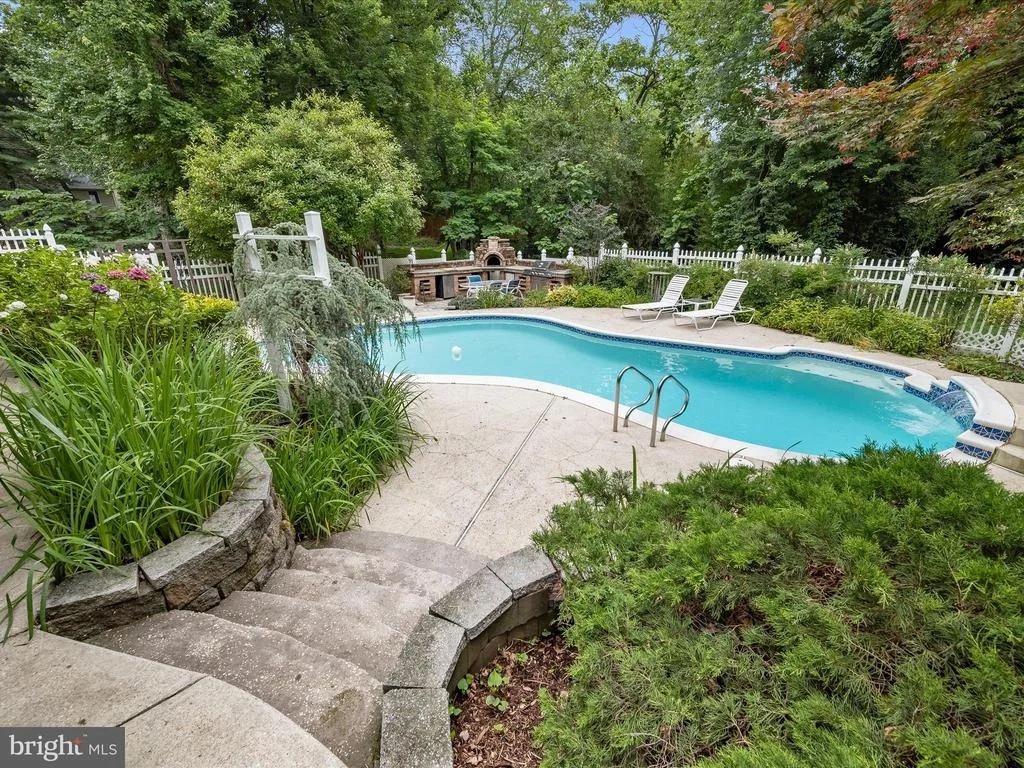 Photo of 1199 ASQUITHPINES PLACE