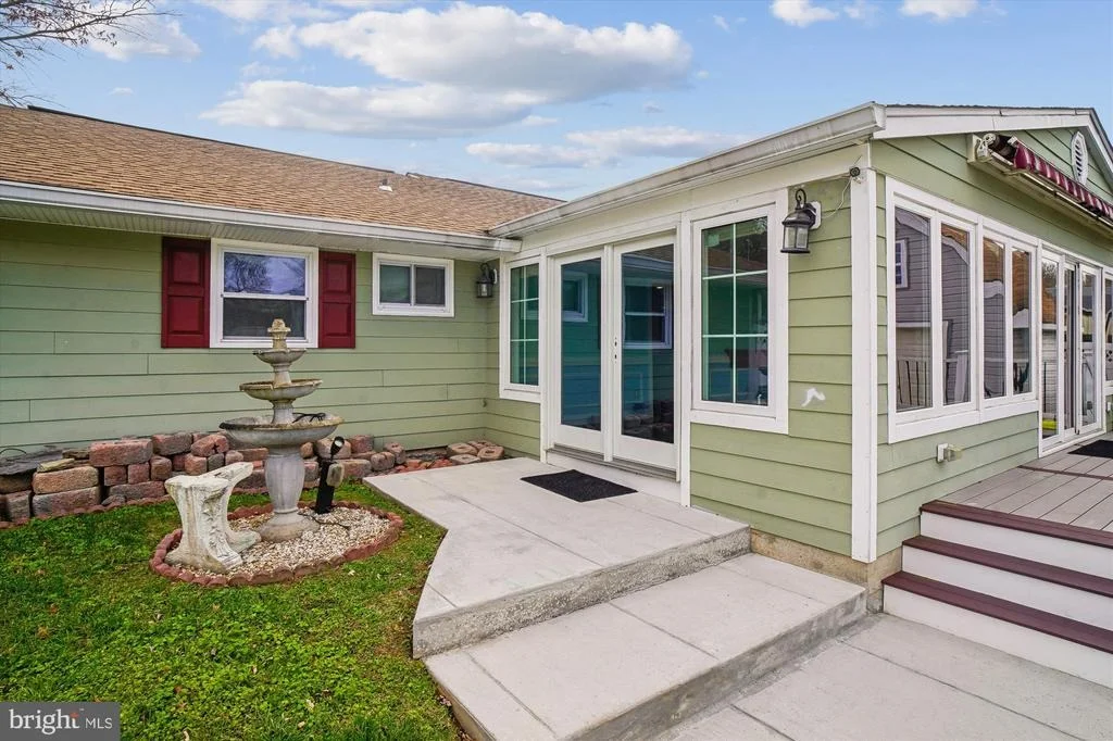 Photo of 417 WHITE OAK PLACE