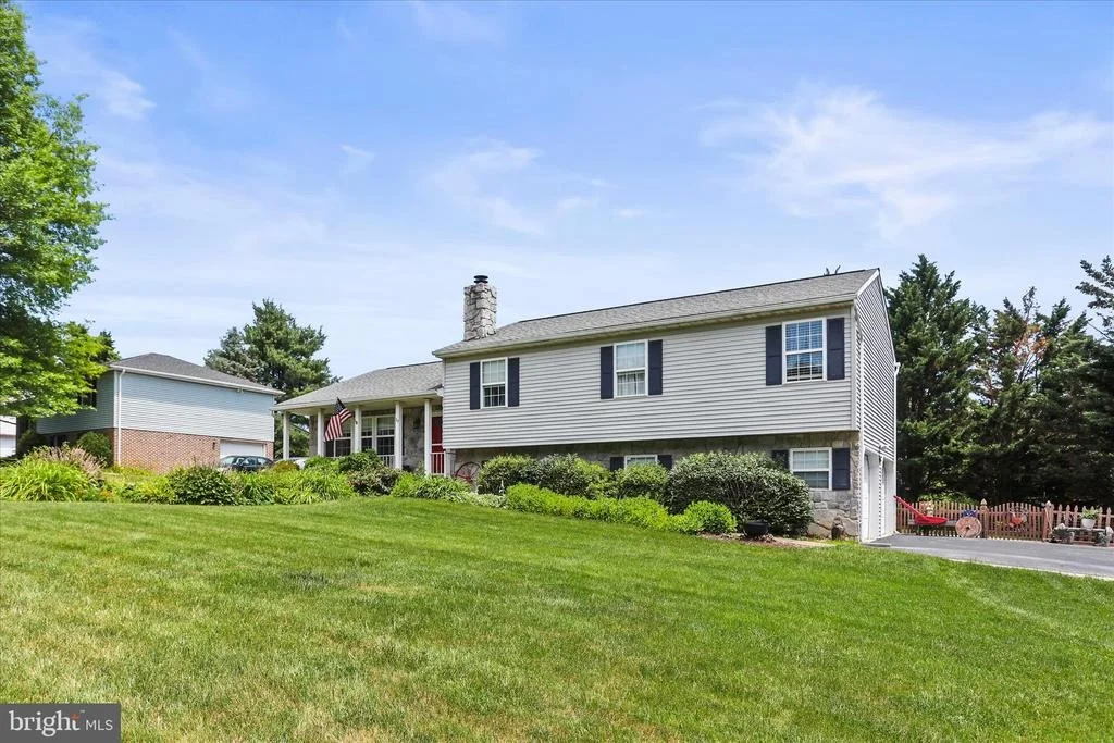 Photo of 17 ECKER AVENUE