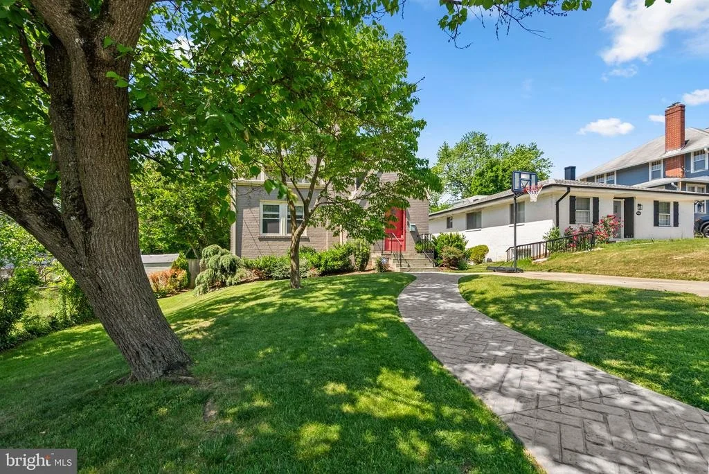 Photo of 9504 BILTMORE DRIVE