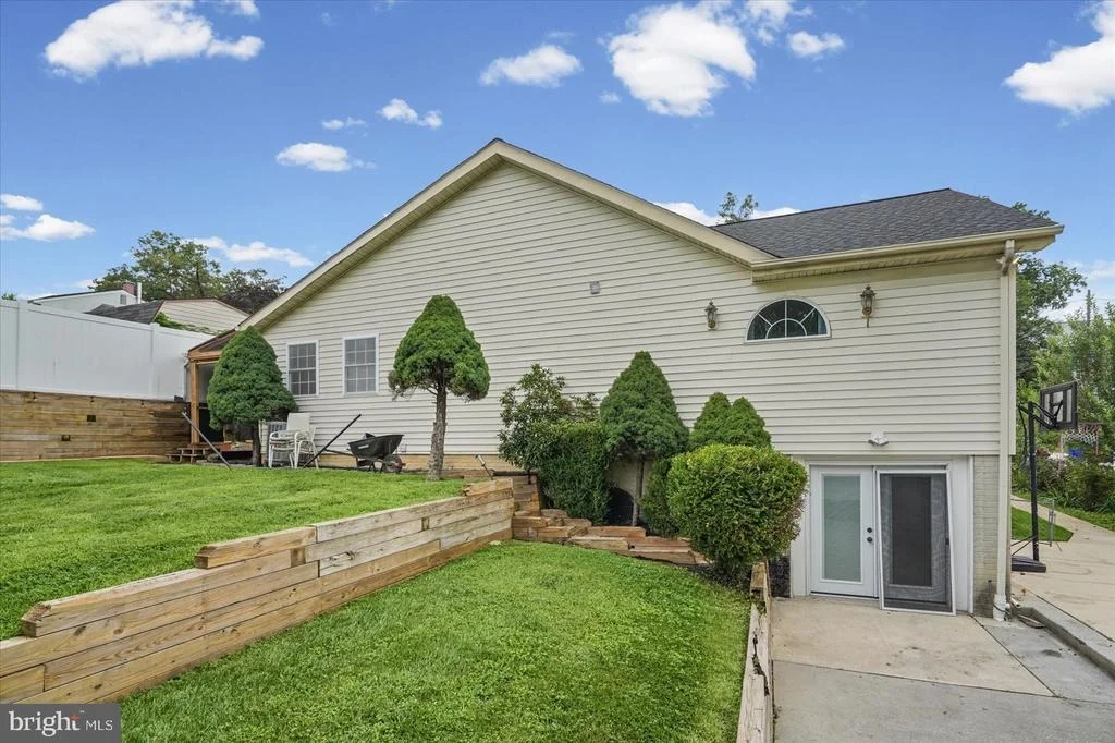 Photo of 6394 BEECHFIELD AVENUE