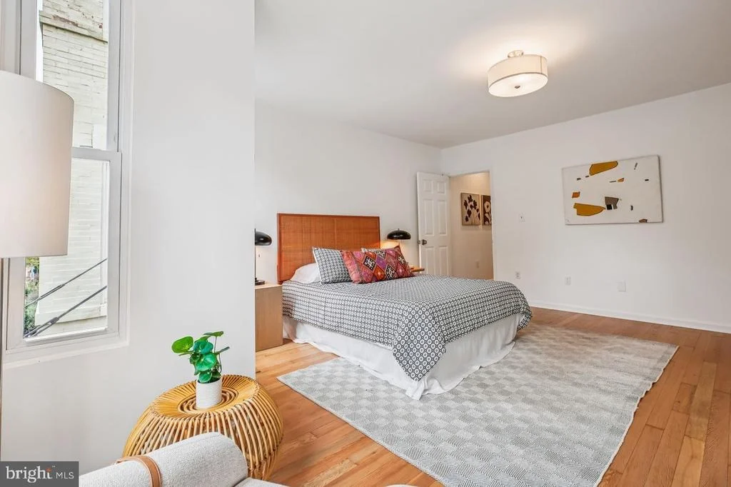 Photo of 1124 G STREET NE
