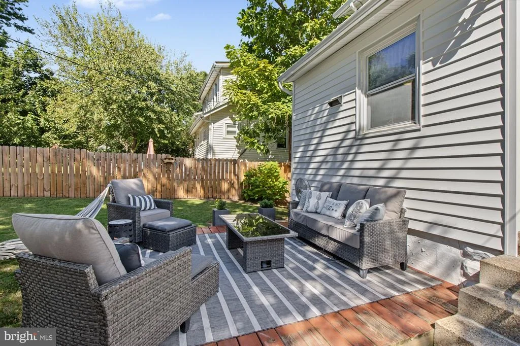 Photo of 2811 PINEWOOD AVENUE