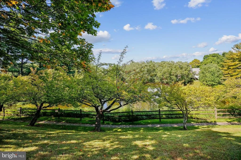 Photo of 9537 FOX HOLLOW