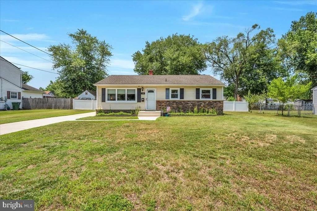 Photo of 15 RADNOR BOULEVARD