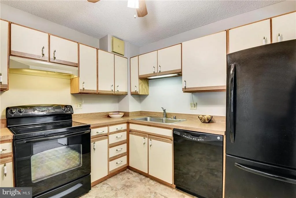 Photo of Unit 610 at 15107 INTERLACHEN DRIVE