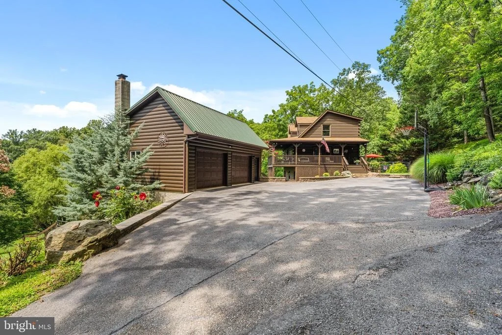 Photo of 9124 HAWBOTTOM ROAD